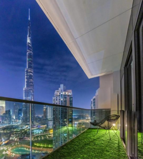Luxurious 4BR Apartment w/ Prime Burj Khalifa View